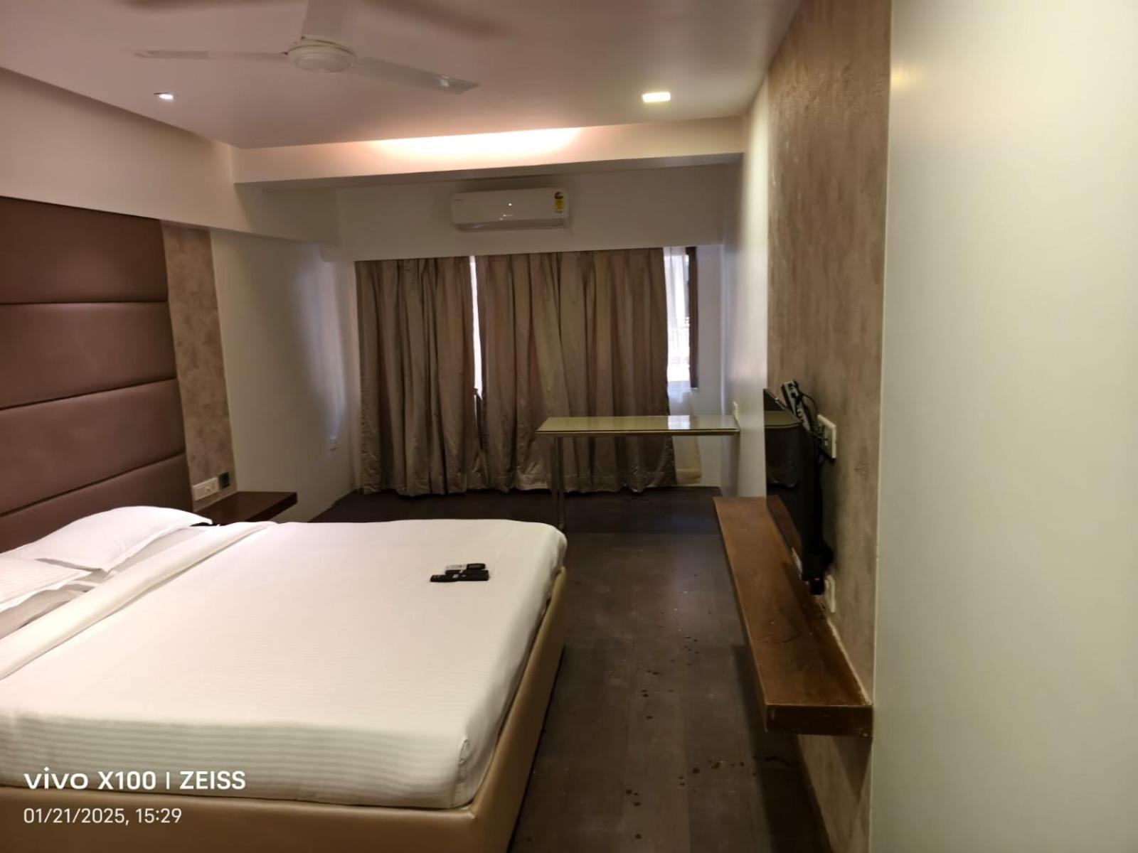 Hotel Dakshin Grandeur Нави Мумбай Екстериор снимка