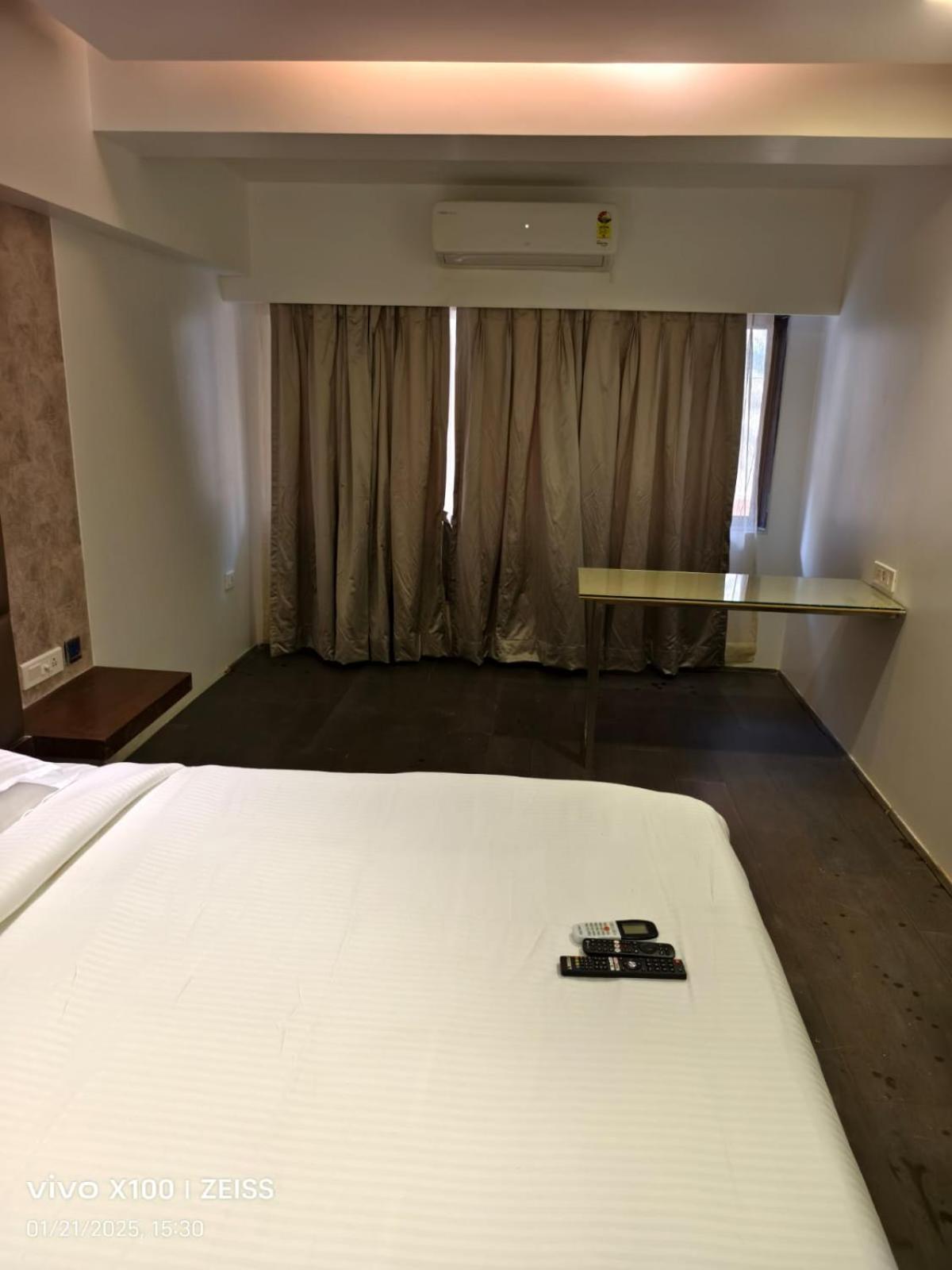 Hotel Dakshin Grandeur Нави Мумбай Екстериор снимка