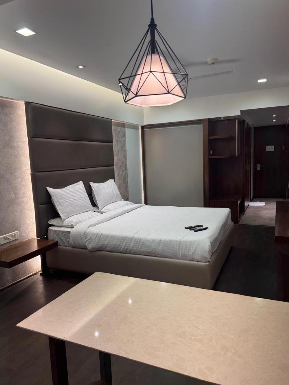 Hotel Dakshin Grandeur Нави Мумбай Екстериор снимка