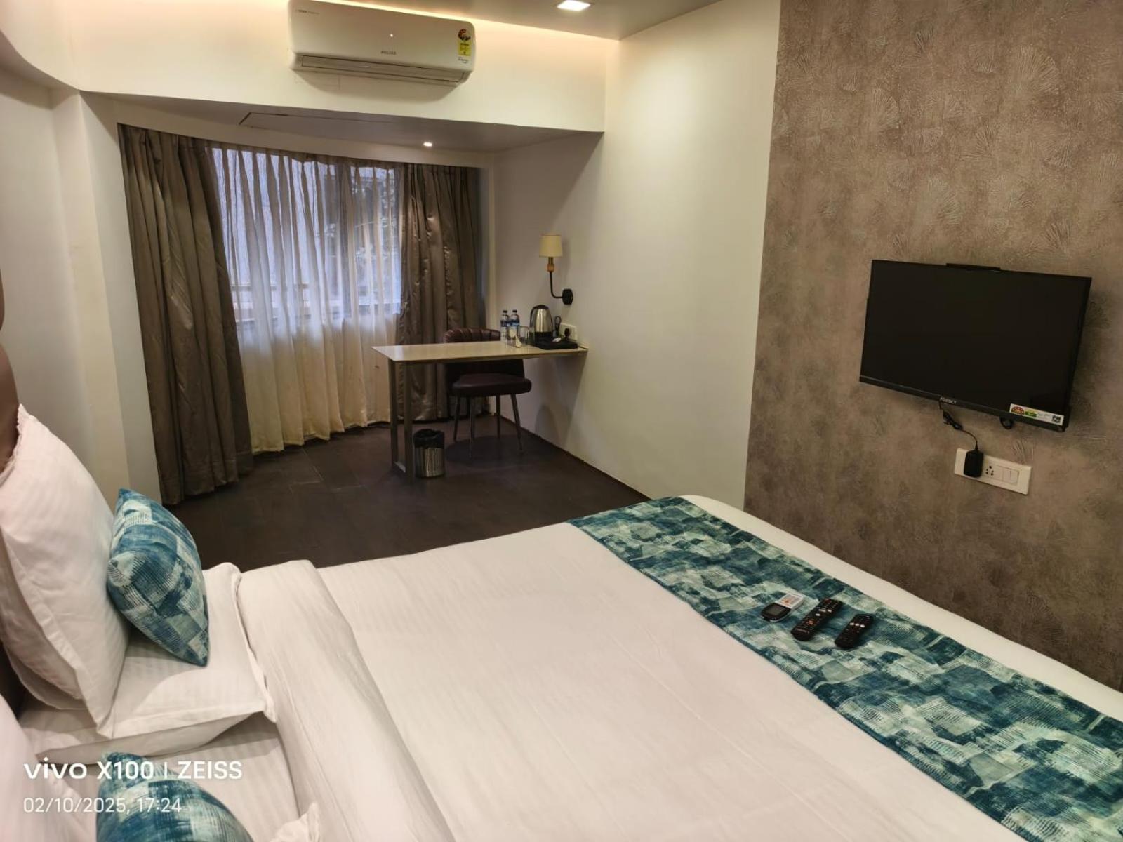 Hotel Dakshin Grandeur Нави Мумбай Екстериор снимка