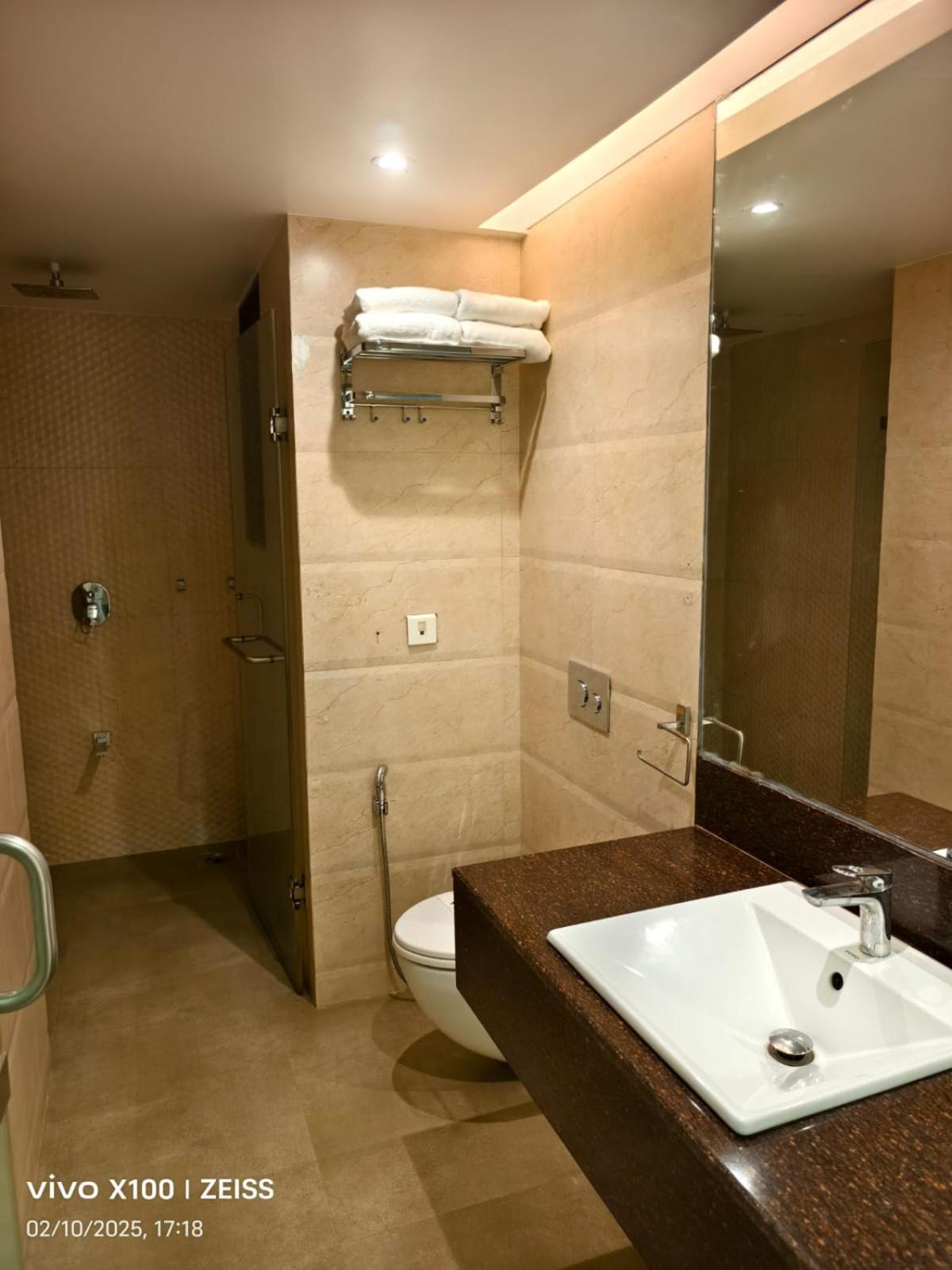 Hotel Dakshin Grandeur Нави Мумбай Екстериор снимка