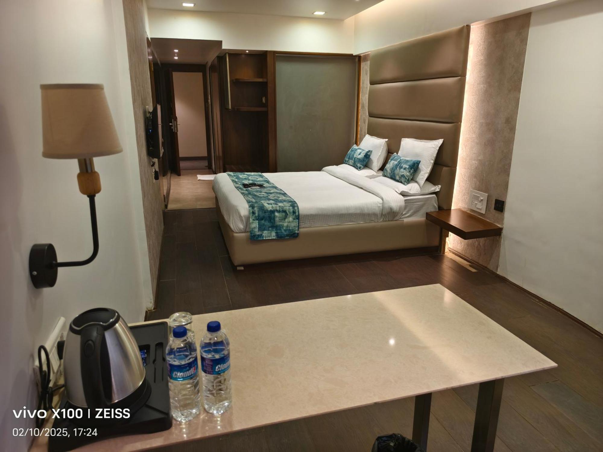 Hotel Dakshin Grandeur Нави Мумбай Екстериор снимка