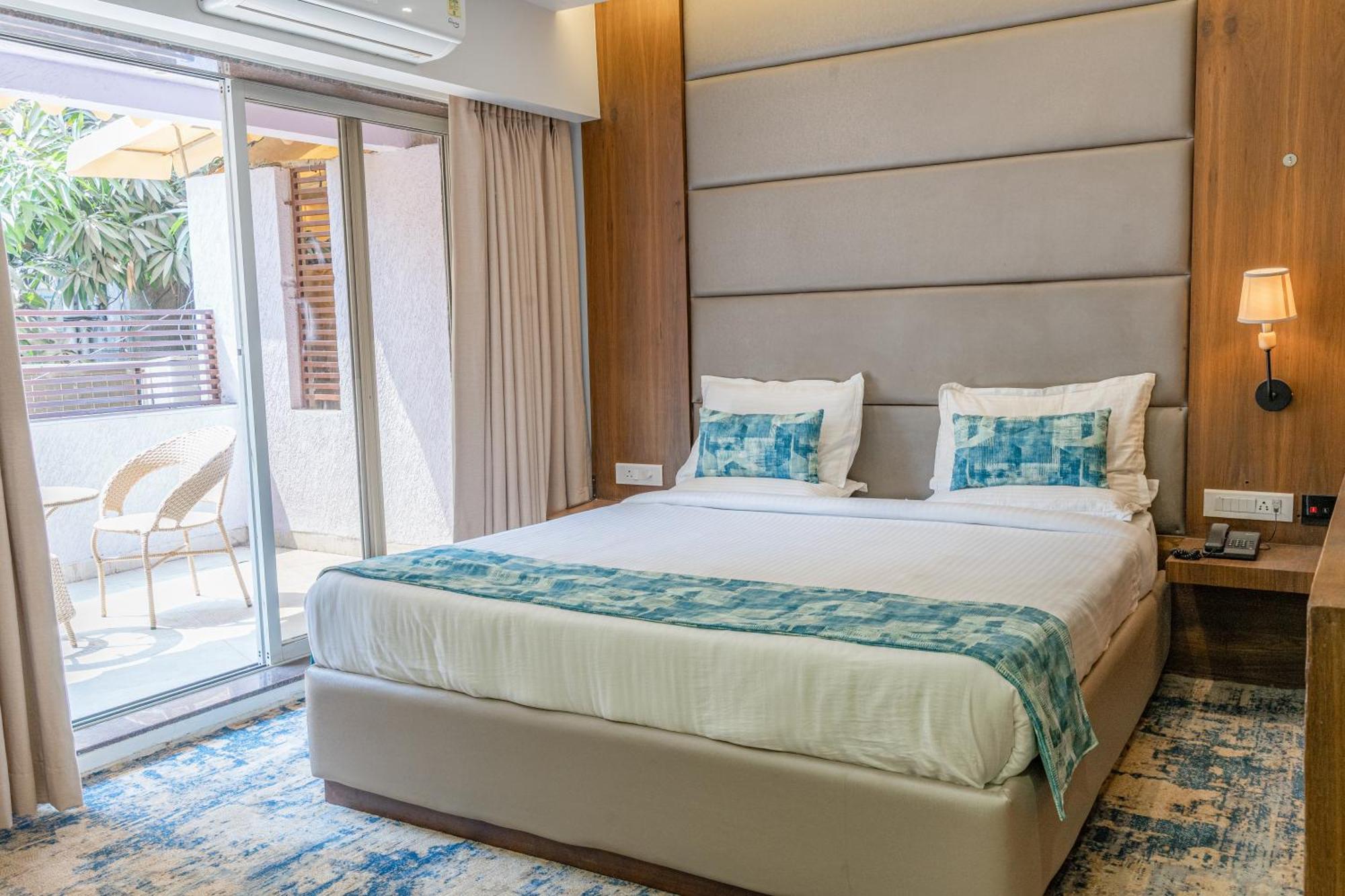 Hotel Dakshin Grandeur Нави Мумбай Екстериор снимка