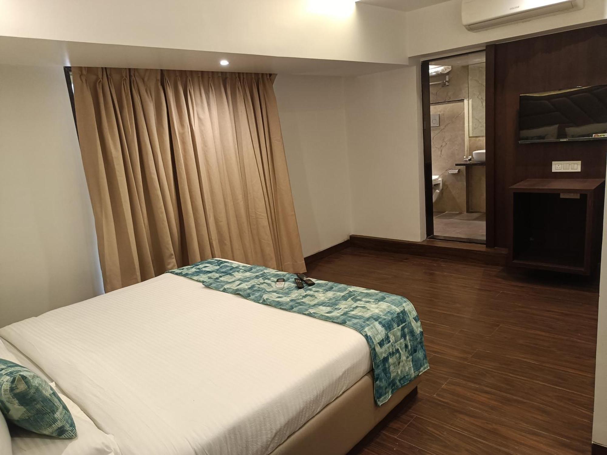 Hotel Dakshin Grandeur Нави Мумбай Екстериор снимка